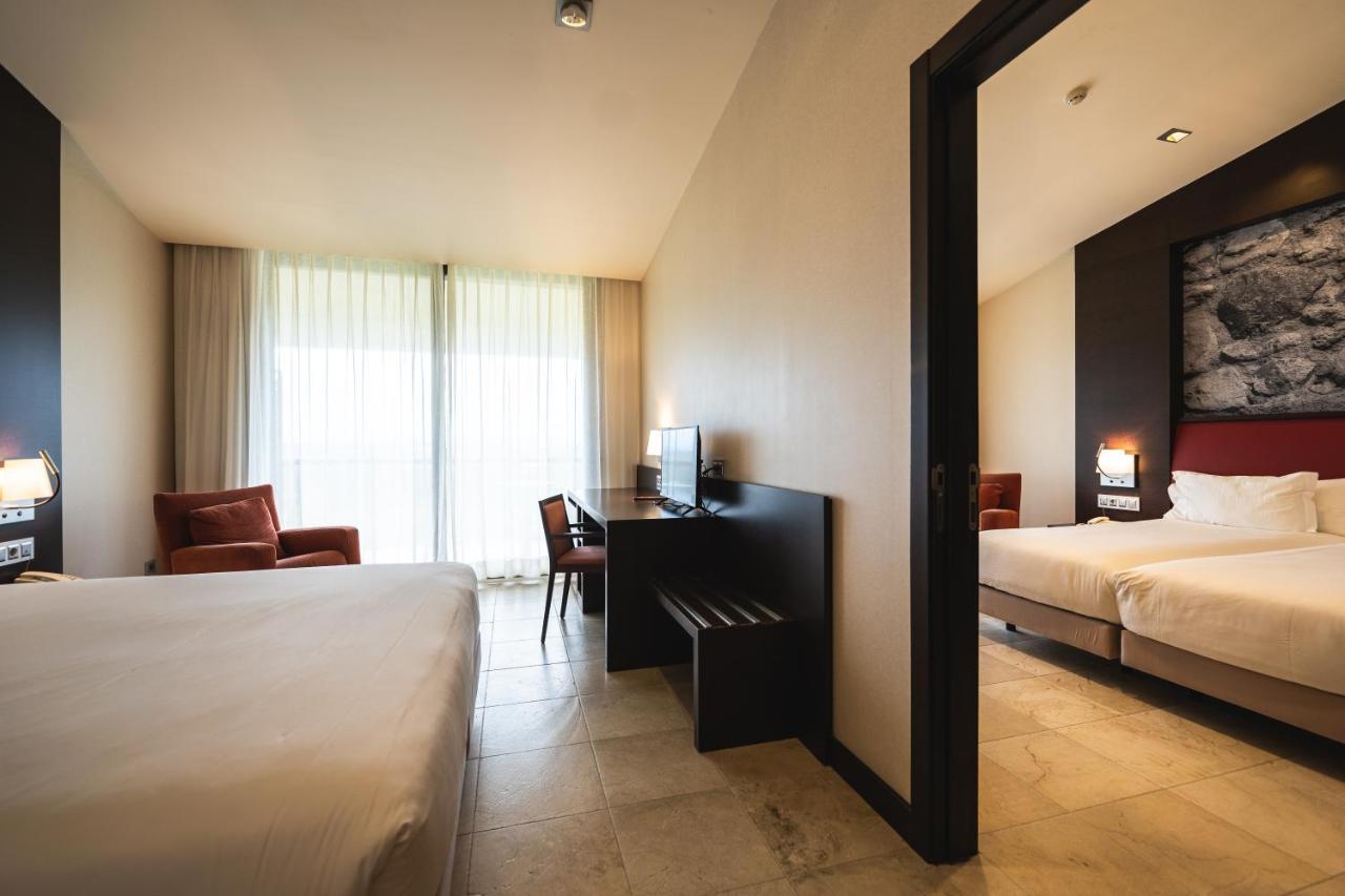 Hotel Mas Sola Санта-Кулома-да-Фарнес Екстер'єр фото