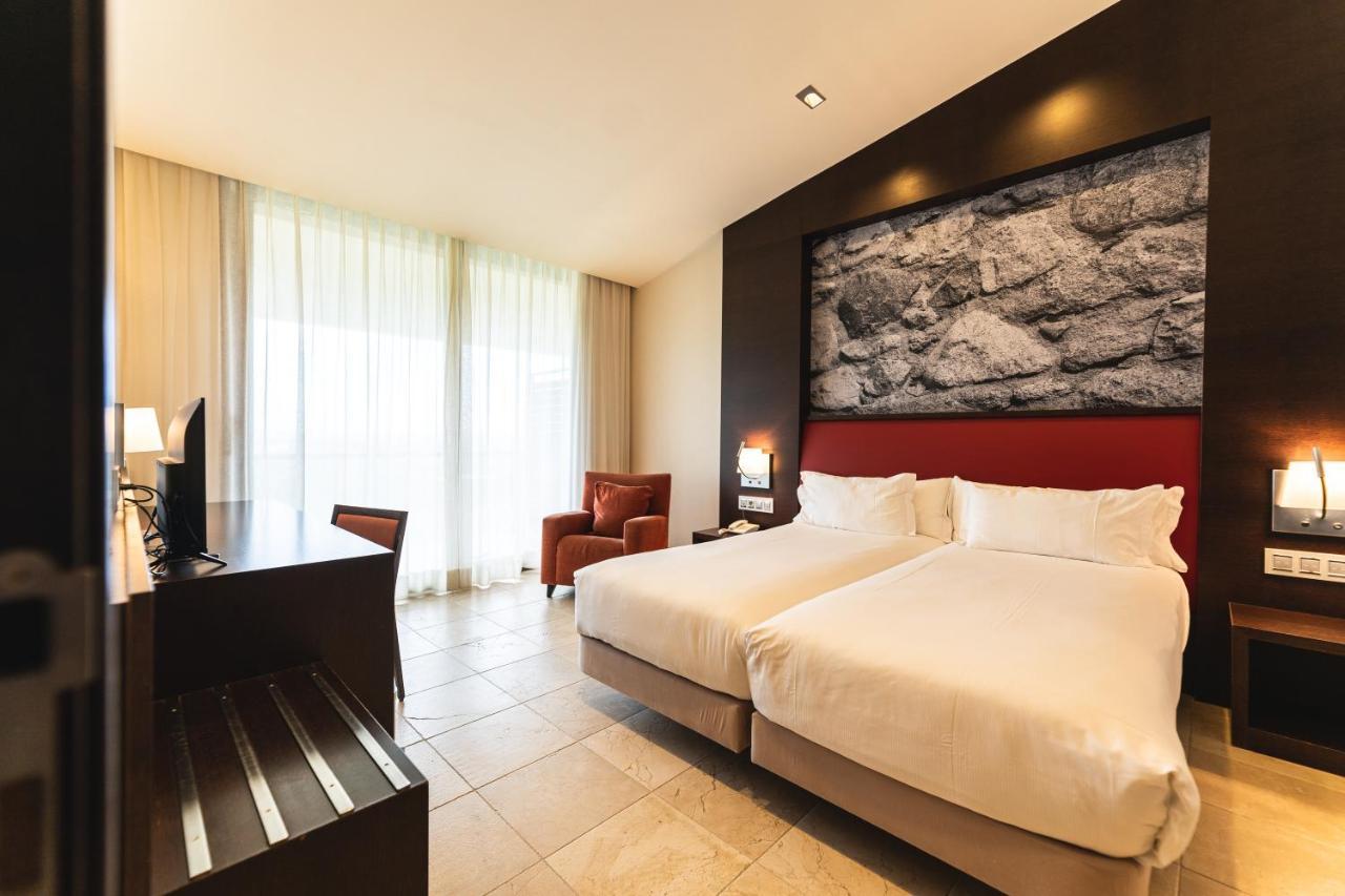 Hotel Mas Sola Санта-Кулома-да-Фарнес Екстер'єр фото
