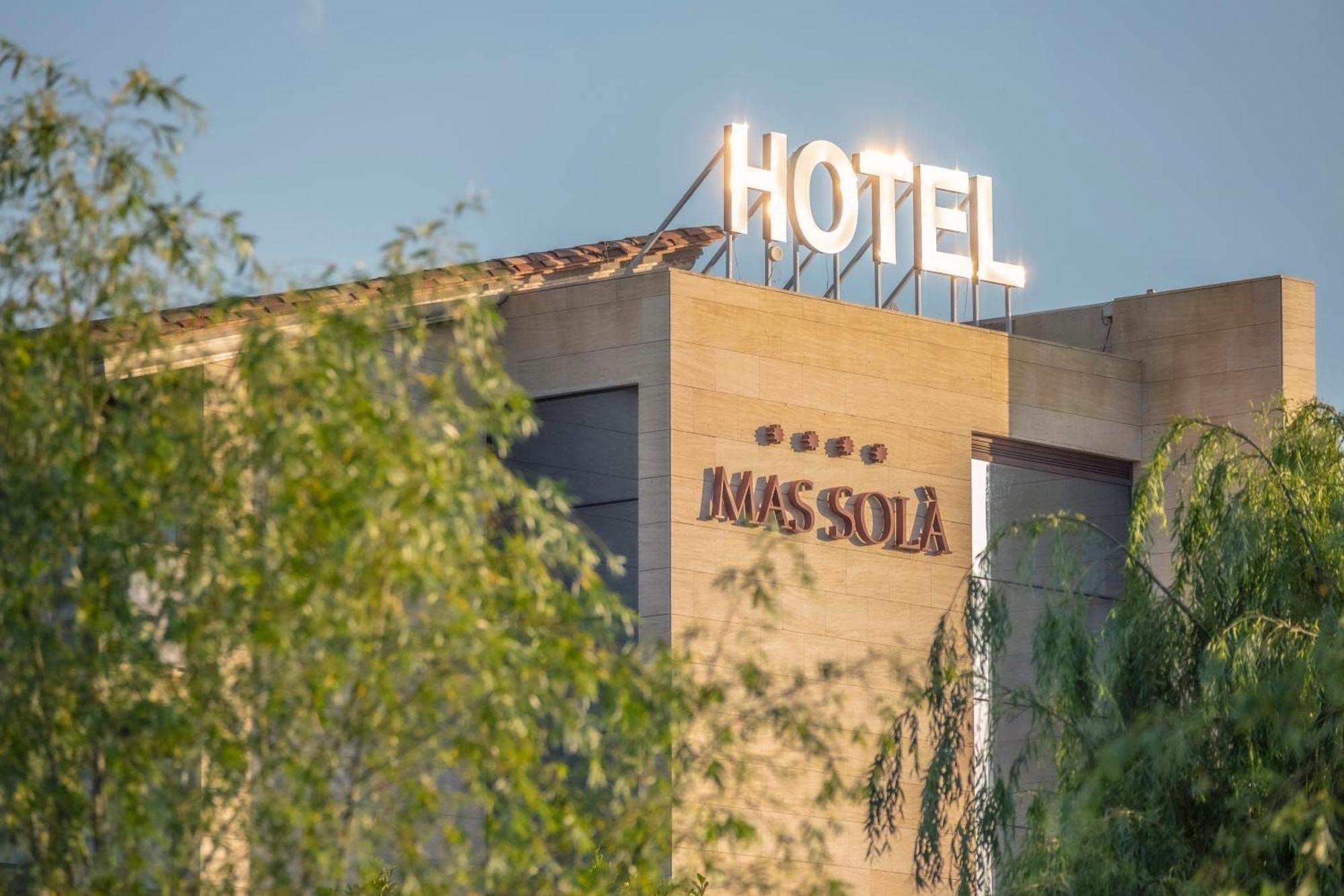 Hotel Mas Sola Санта-Кулома-да-Фарнес Екстер'єр фото